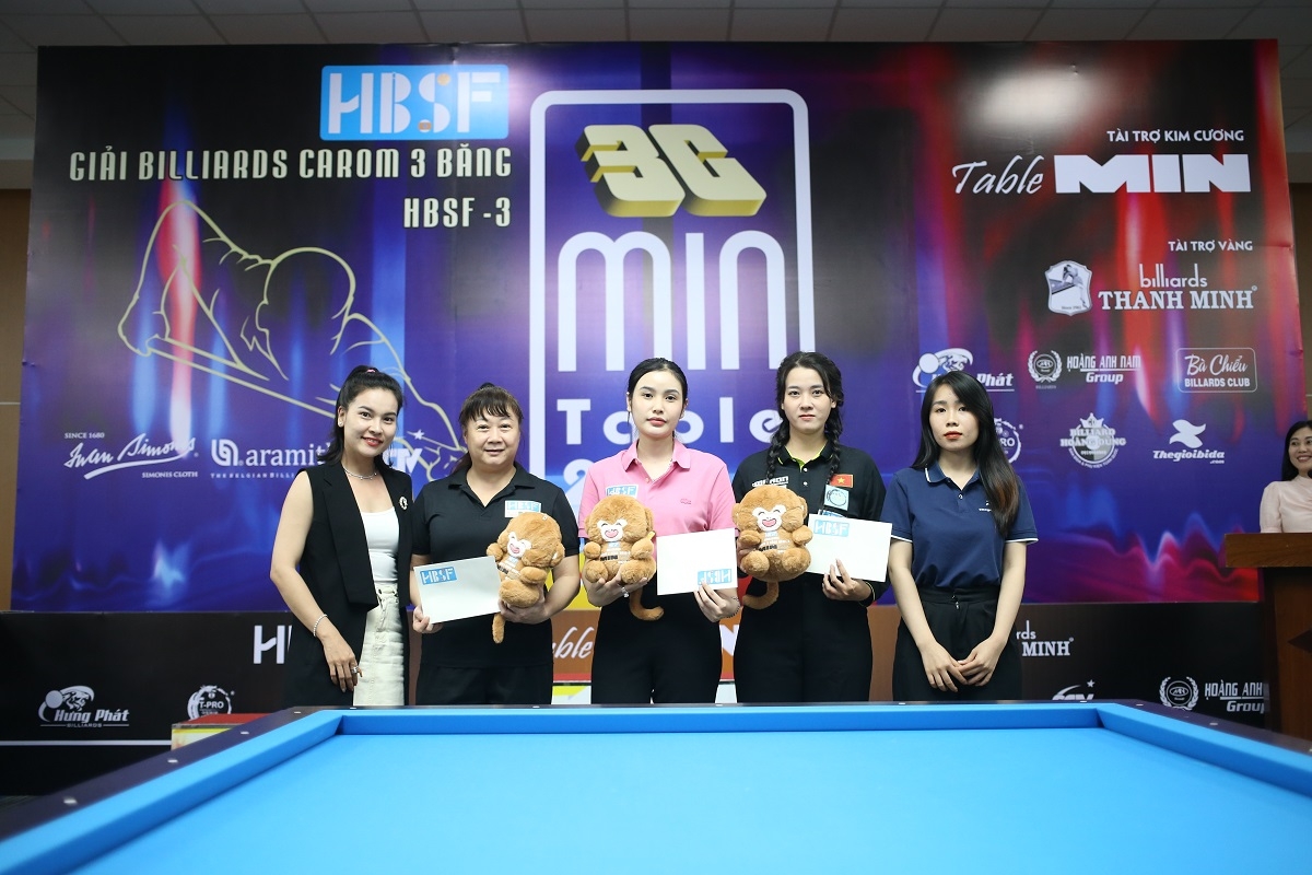 Top 8 giải carom 3 băng nữ nhận giải.